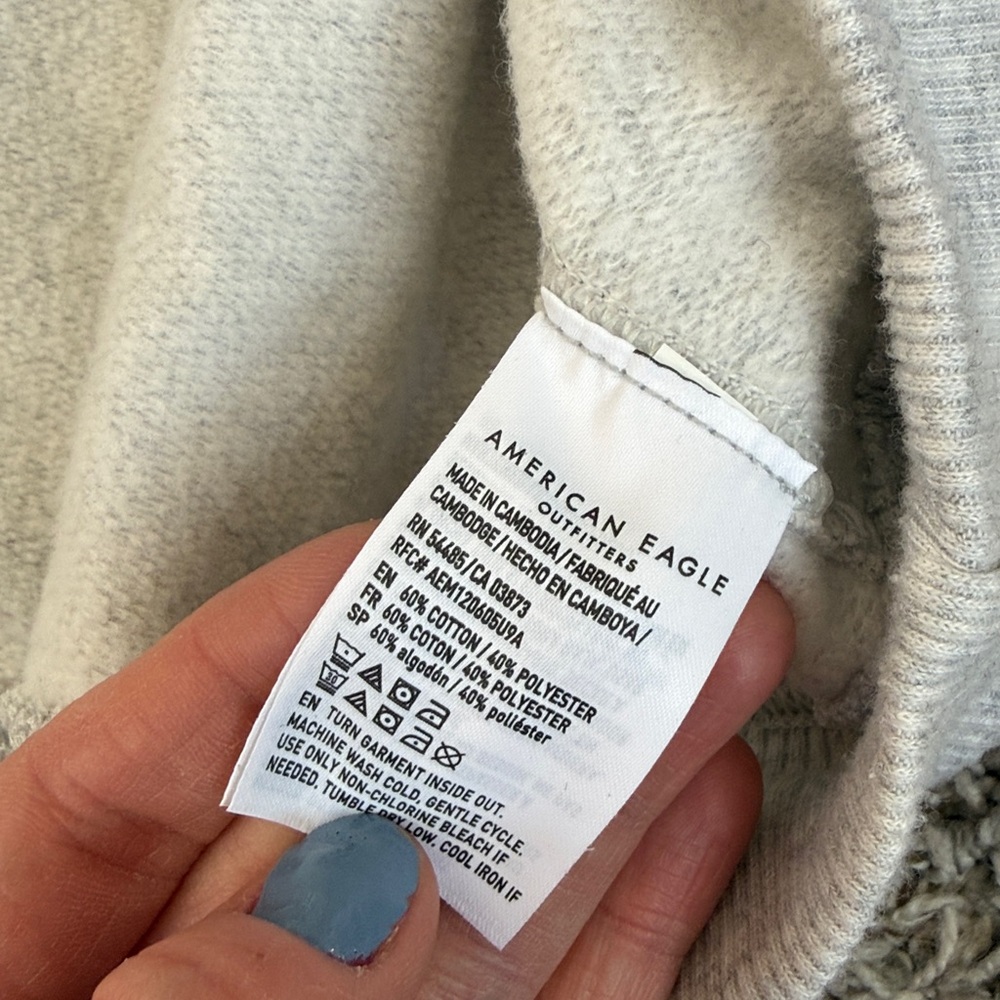 American Eagle Outfitters Graphic Mock Neck Sweater Gray Wyoming size Medium - Picture 9 of 12